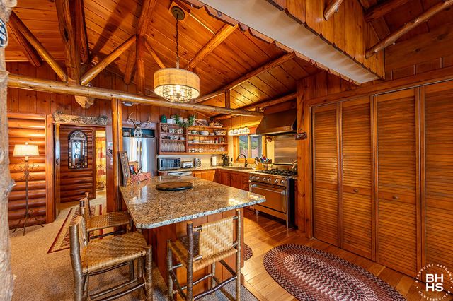 28 Moir Road, Saranac Lake, NY 12983