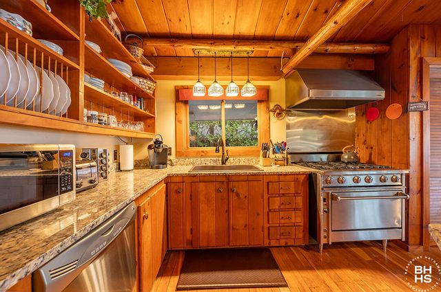 28 Moir Road, Saranac Lake, NY 12983