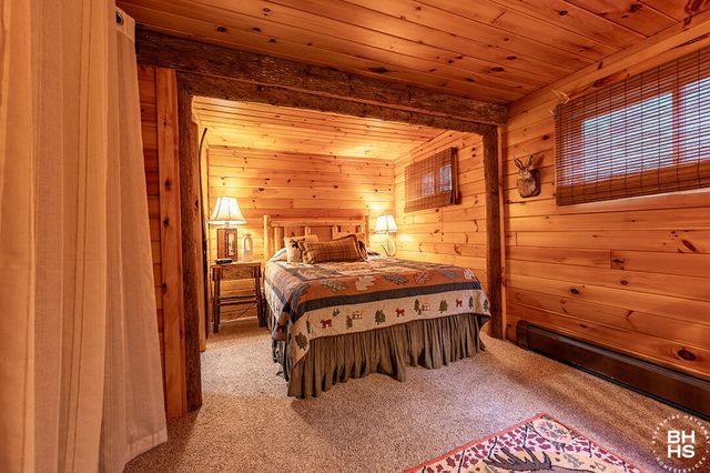 28 Moir Road, Saranac Lake, NY 12983