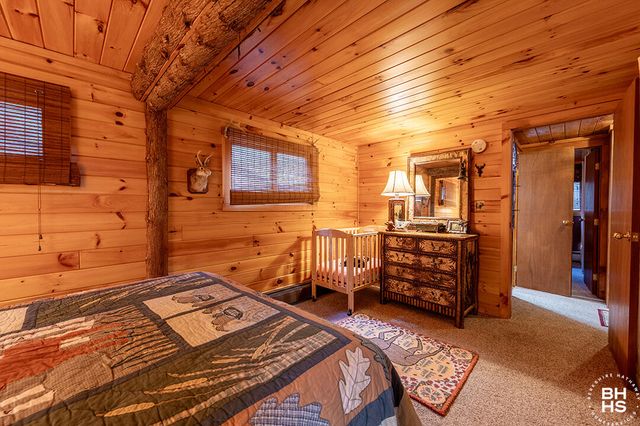 28 Moir Road, Saranac Lake, NY 12983