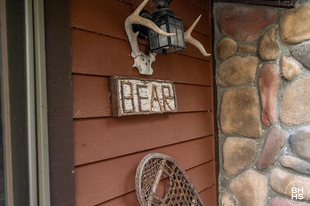 28 Moir Road, Saranac Lake, NY 12983