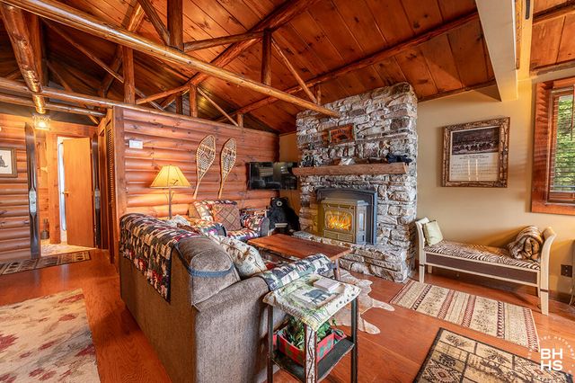 28 Moir Road, Saranac Lake, NY 12983