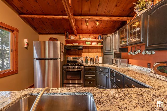 28 Moir Road, Saranac Lake, NY 12983