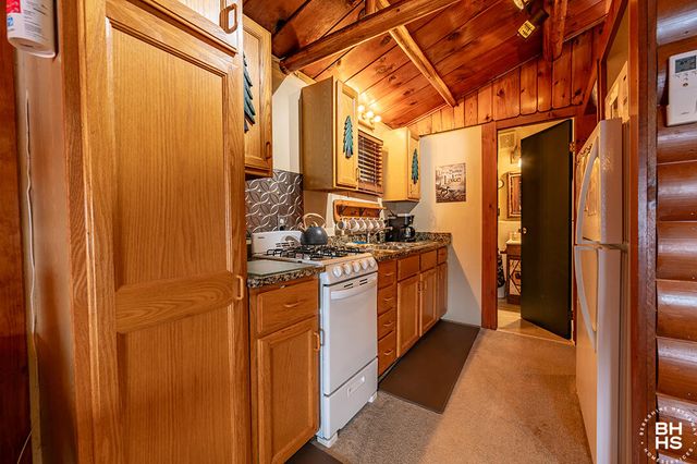 28 Moir Road, Saranac Lake, NY 12983