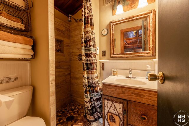 28 Moir Road, Saranac Lake, NY 12983