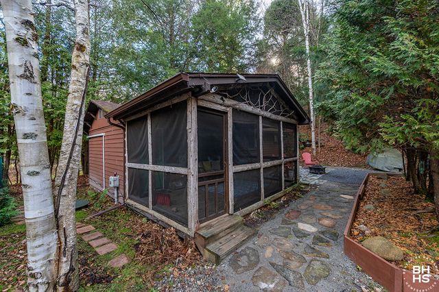 28 Moir Road, Saranac Lake, NY 12983