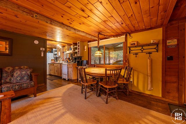 28 Moir Road, Saranac Lake, NY 12983