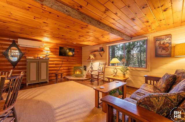 28 Moir Road, Saranac Lake, NY 12983