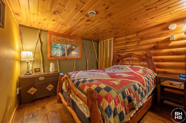 28 Moir Road, Saranac Lake, NY 12983