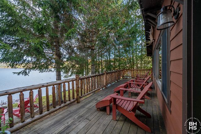 28 Moir Road, Saranac Lake, NY 12983