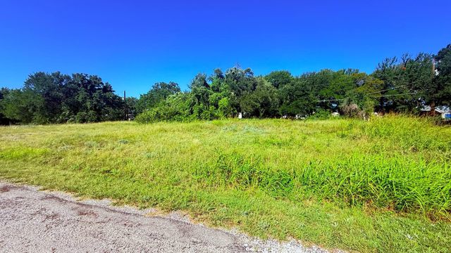 5900 Arrowhead Drive, Granbury, TX 76048