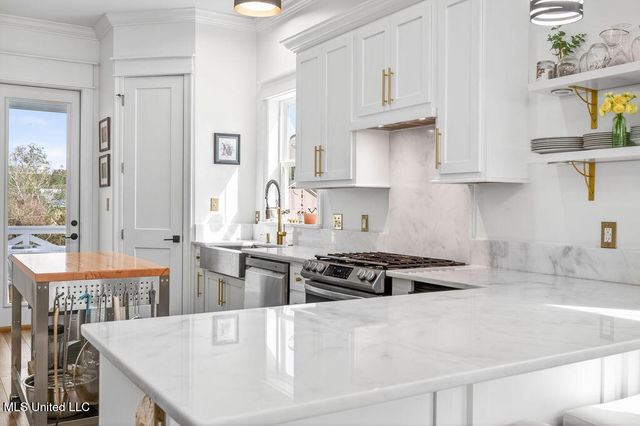 112 Cedar Avenue, Pass Christian, MS 39571