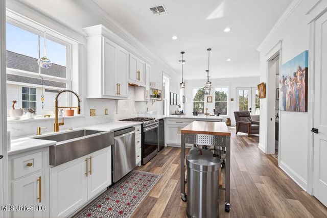 112 Cedar Avenue, Pass Christian, MS 39571