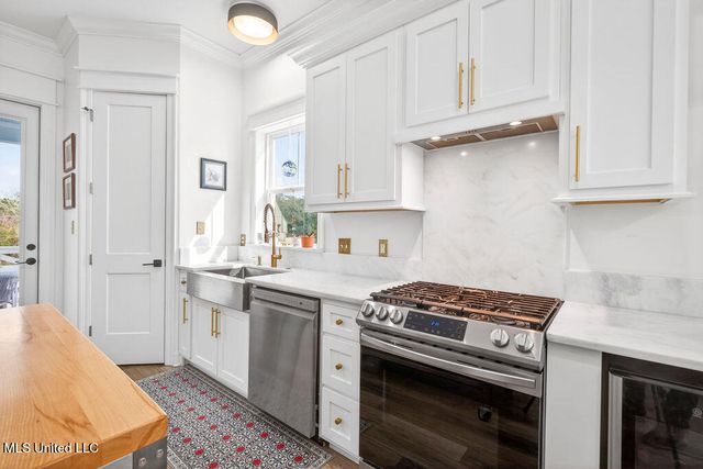 112 Cedar Avenue, Pass Christian, MS 39571