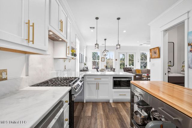 112 Cedar Avenue, Pass Christian, MS 39571