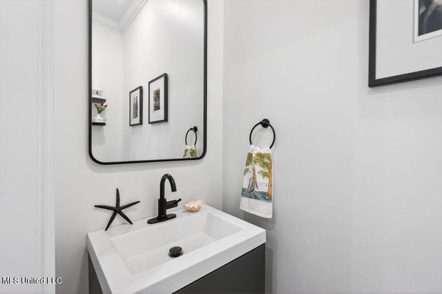 112 Cedar Avenue, Pass Christian, MS 39571