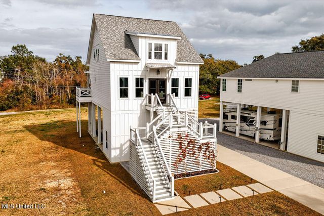 112 Cedar Avenue, Pass Christian, MS 39571