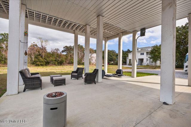 112 Cedar Avenue, Pass Christian, MS 39571