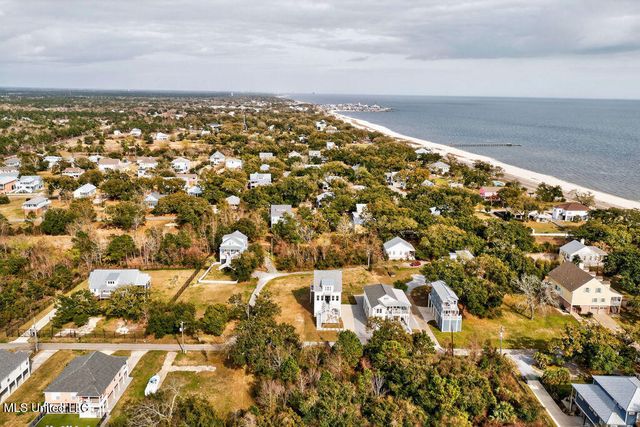 112 Cedar Avenue, Pass Christian, MS 39571