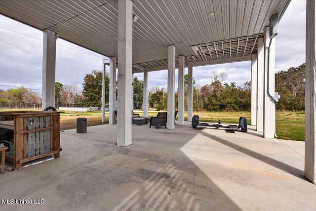 112 Cedar Avenue, Pass Christian, MS 39571