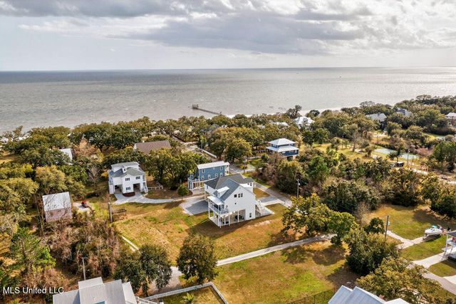 112 Cedar Avenue, Pass Christian, MS 39571