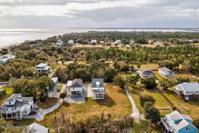 112 Cedar Avenue, Pass Christian, MS 39571