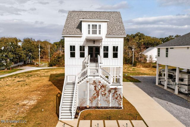 112 Cedar Avenue, Pass Christian, MS 39571