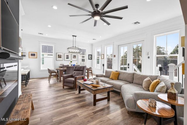 112 Cedar Avenue, Pass Christian, MS 39571