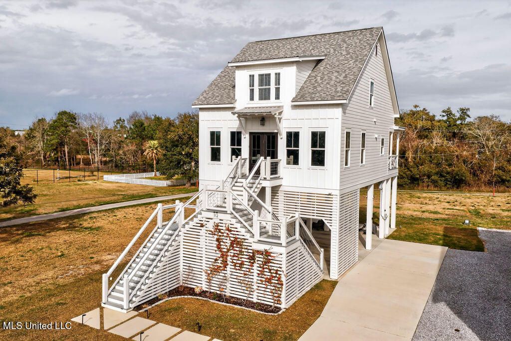 112 Cedar Avenue, Pass Christian, MS 39571