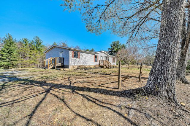 1155 Stonewall RD, Blue Ridge, VA 24064