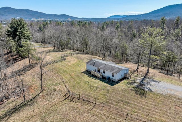 1155 Stonewall RD, Blue Ridge, VA 24064