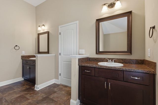 1749 Auburn Ln, Columbia, TN 38401