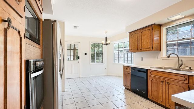 1740 Rue Crozat, Baton Rouge, LA 70810