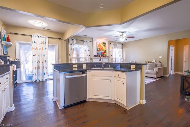 1416 Pondhaven Drive, High Point, NC 27265