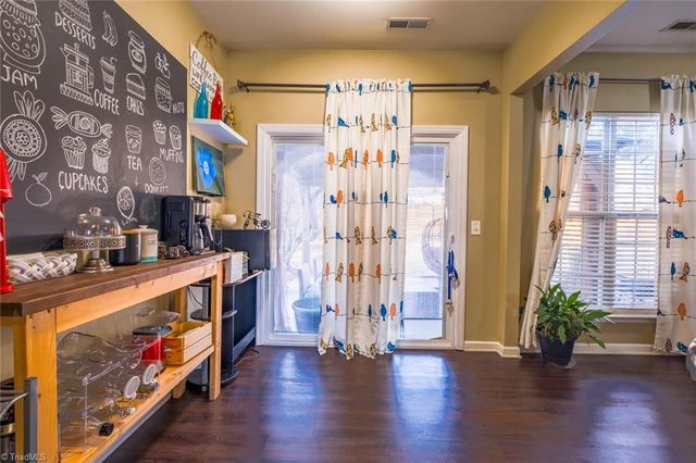 1416 Pondhaven Drive, High Point, NC 27265