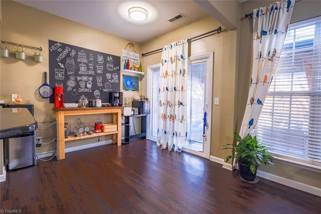 1416 Pondhaven Drive, High Point, NC 27265