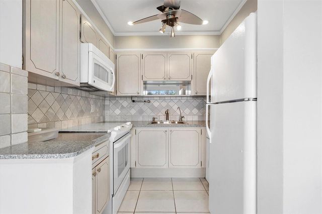 1001 N Riverside Drive 104, Pompano Beach, FL 33062