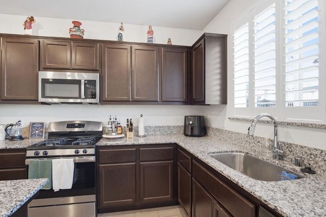 17479 Graceada Ln, Lathrop, CA 95330