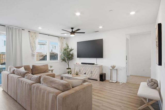 17479 Graceada Ln, Lathrop, CA 95330