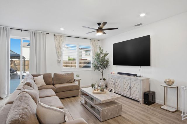 17479 Graceada Ln, Lathrop, CA 95330