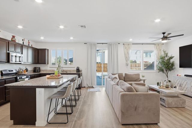 17479 Graceada Ln, Lathrop, CA 95330