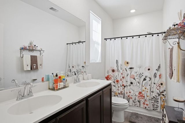 17479 Graceada Ln, Lathrop, CA 95330