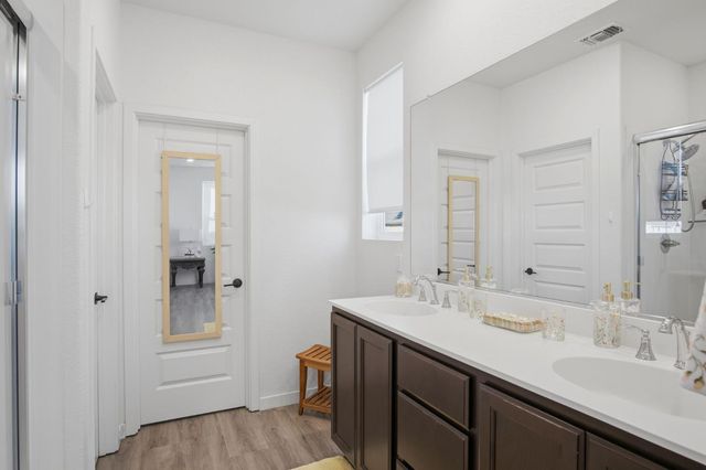 17479 Graceada Ln, Lathrop, CA 95330