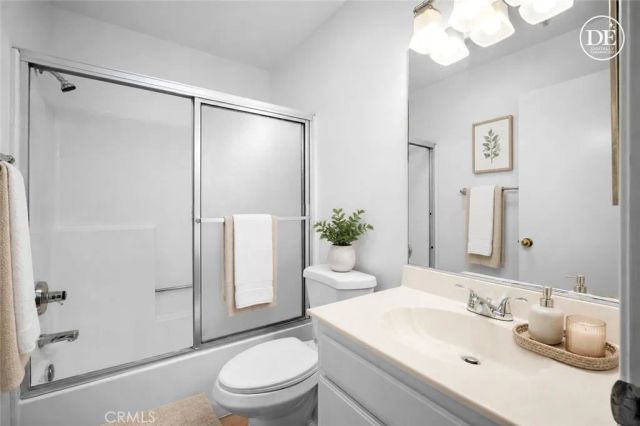 11038 Camarillo Street 13, North Hollywood, CA 91602