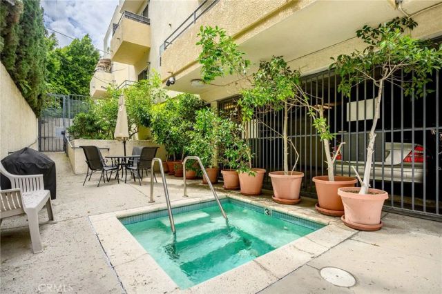 11038 Camarillo Street 13, North Hollywood, CA 91602