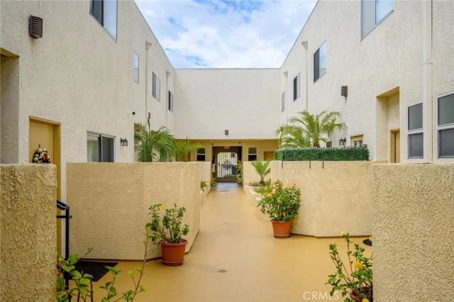 11038 Camarillo Street 13, North Hollywood, CA 91602