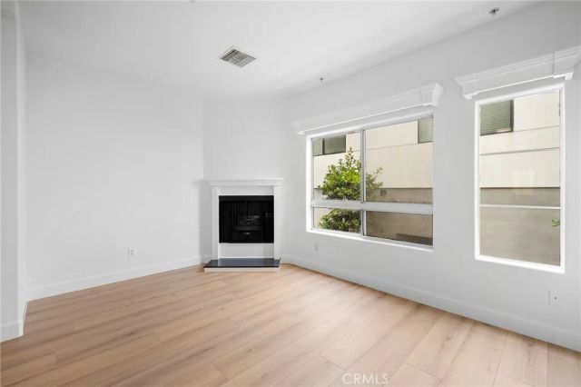 11038 Camarillo Street 13, North Hollywood, CA 91602