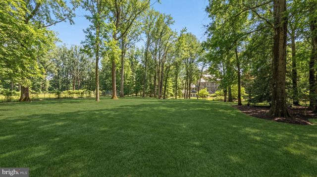 8600 COUNTRY CLUB DR, Bethesda, MD 20817