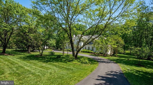 8600 COUNTRY CLUB DR, Bethesda, MD 20817