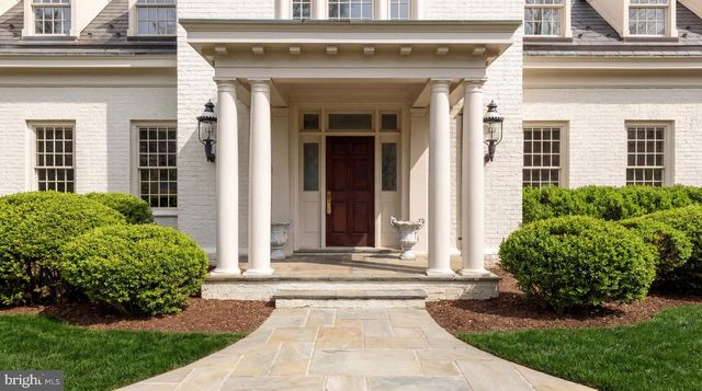 8600 COUNTRY CLUB DR, Bethesda, MD 20817